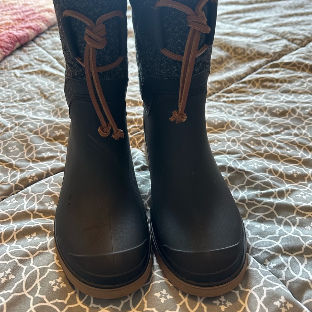 Kamik Black and Brown Winter Boots